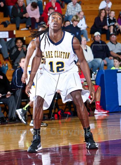 Thumbnail 1 in St. Rita vs Lake Clifton (Spalding Hoophall Classic) photogallery.