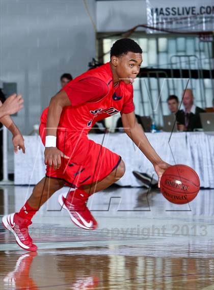 Thumbnail 3 in St. Rita vs Lake Clifton (Spalding Hoophall Classic) photogallery.