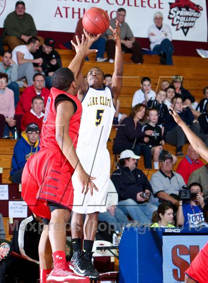 Thumbnail 1 in St. Rita vs Lake Clifton (Spalding Hoophall Classic) photogallery.