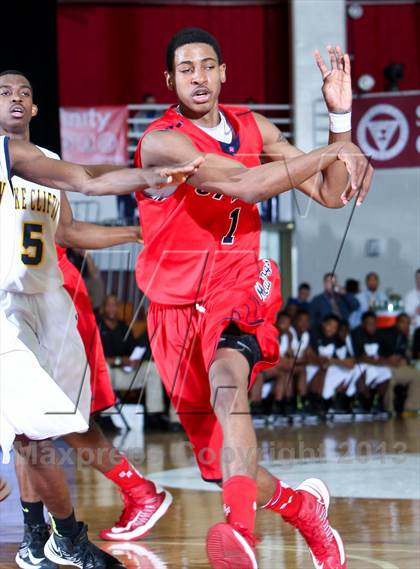 Thumbnail 2 in St. Rita vs Lake Clifton (Spalding Hoophall Classic) photogallery.