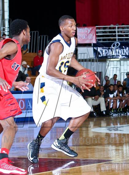 Thumbnail 2 in St. Rita vs Lake Clifton (Spalding Hoophall Classic) photogallery.