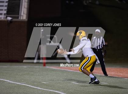Thumbnail 3 in Warner Robins vs. Valdosta photogallery.
