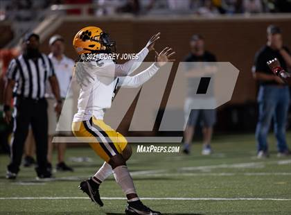 Thumbnail 3 in Warner Robins vs. Valdosta photogallery.