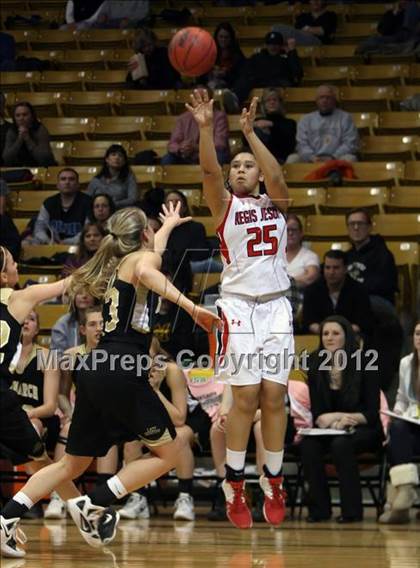 Thumbnail 3 in Regis Jesuit vs. Monarch (CHSAA 5A Semifinal) photogallery.