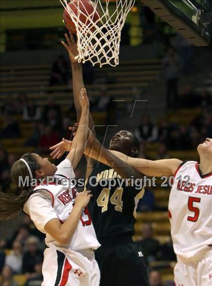 Thumbnail 1 in Regis Jesuit vs. Monarch (CHSAA 5A Semifinal) photogallery.
