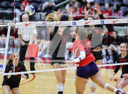 Thumbnail 2 in Lovejoy vs. Manvel (UIL Volleyball 5A Semifinals) photogallery.