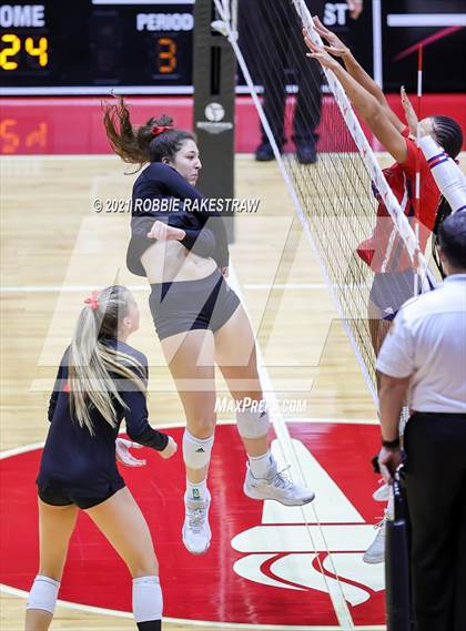 Thumbnail 3 in Lovejoy vs. Manvel (UIL Volleyball 5A Semifinals) photogallery.