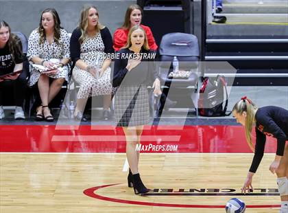 Thumbnail 3 in Lovejoy vs. Manvel (UIL Volleyball 5A Semifinals) photogallery.