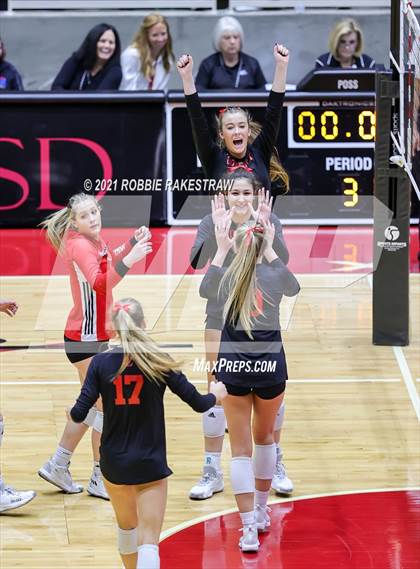 Thumbnail 3 in Lovejoy vs. Manvel (UIL Volleyball 5A Semifinals) photogallery.