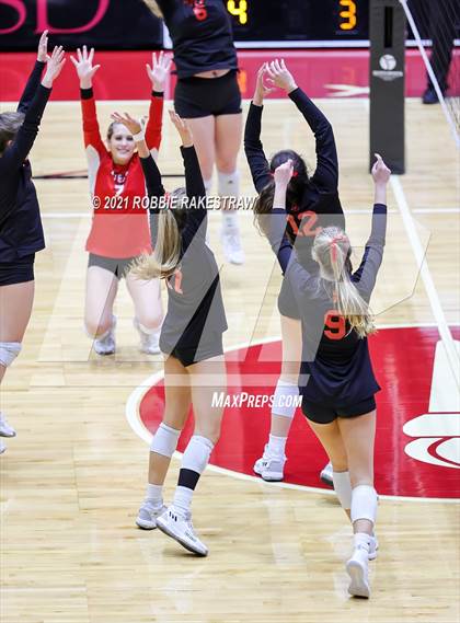 Thumbnail 2 in Lovejoy vs. Manvel (UIL Volleyball 5A Semifinals) photogallery.