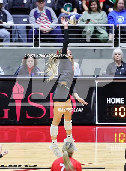 Thumbnail 2 in Lovejoy vs. Manvel (UIL Volleyball 5A Semifinals) photogallery.
