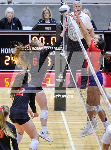 Thumbnail 1 in Lovejoy vs. Manvel (UIL Volleyball 5A Semifinals) photogallery.