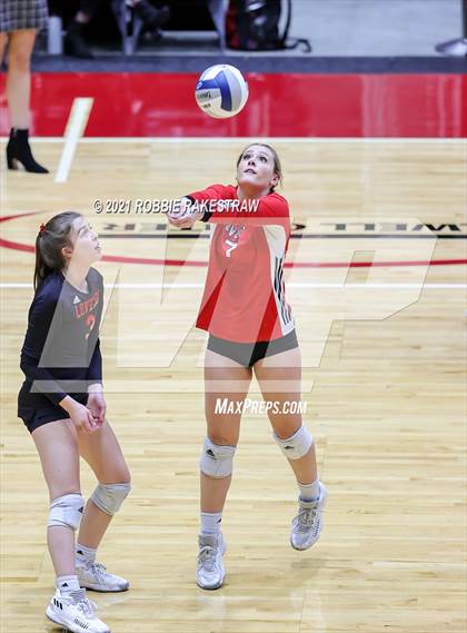 Thumbnail 2 in Lovejoy vs. Manvel (UIL Volleyball 5A Semifinals) photogallery.