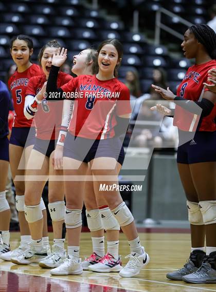 Thumbnail 3 in Lovejoy vs. Manvel (UIL Volleyball 5A Semifinals) photogallery.