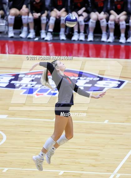 Thumbnail 2 in Lovejoy vs. Manvel (UIL Volleyball 5A Semifinals) photogallery.