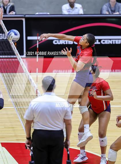 Thumbnail 1 in Lovejoy vs. Manvel (UIL Volleyball 5A Semifinals) photogallery.