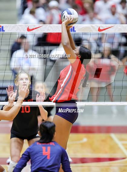Thumbnail 2 in Lovejoy vs. Manvel (UIL Volleyball 5A Semifinals) photogallery.