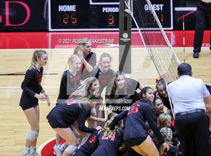 Thumbnail 2 in Lovejoy vs. Manvel (UIL Volleyball 5A Semifinals) photogallery.