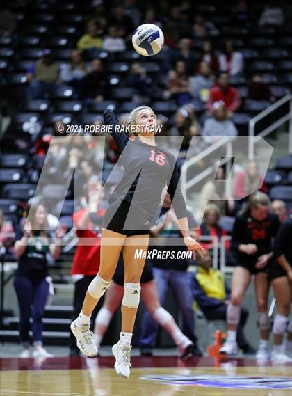 Thumbnail 2 in Lovejoy vs. Manvel (UIL Volleyball 5A Semifinals) photogallery.