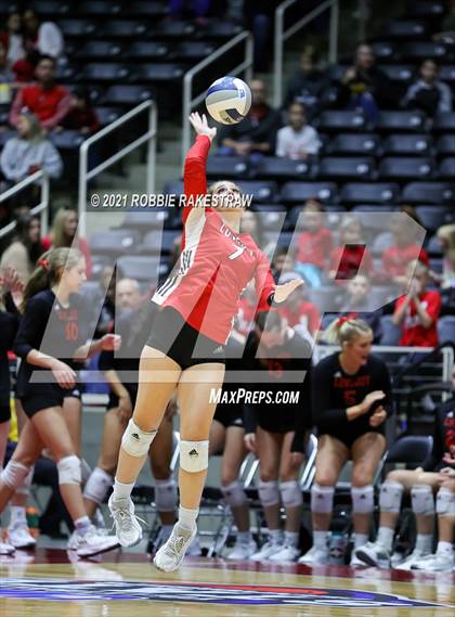 Thumbnail 2 in Lovejoy vs. Manvel (UIL Volleyball 5A Semifinals) photogallery.