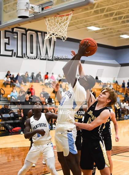Thumbnail 1 in Paetow vs Jordan photogallery.