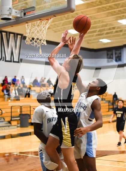 Thumbnail 2 in Paetow vs Jordan photogallery.
