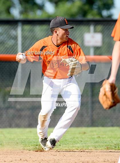 Thumbnail 2 in Whitney @ Roseville (game 2) photogallery.