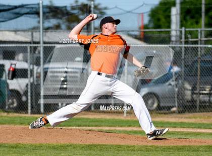 Thumbnail 2 in Whitney @ Roseville (game 2) photogallery.