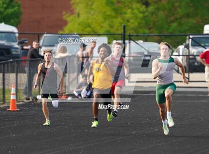 Thumbnail 2 in IHSAA Sectional #12 (Sprints and Middle Distance) photogallery.