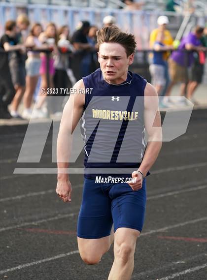 Thumbnail 2 in IHSAA Sectional #12 (Sprints and Middle Distance) photogallery.