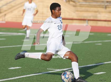 Thumbnail 3 in Loyola vs. Torrey Pines (CIF SoCal Regional D1 Semifinal) photogallery.