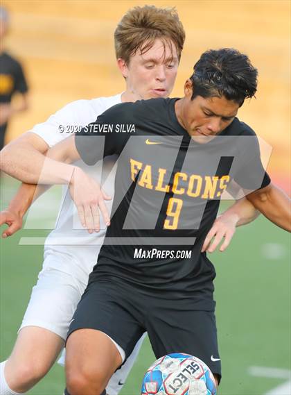 Thumbnail 3 in Loyola vs. Torrey Pines (CIF SoCal Regional D1 Semifinal) photogallery.