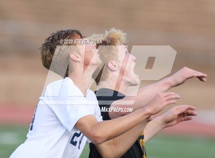 Thumbnail 3 in Loyola vs. Torrey Pines (CIF SoCal Regional D1 Semifinal) photogallery.