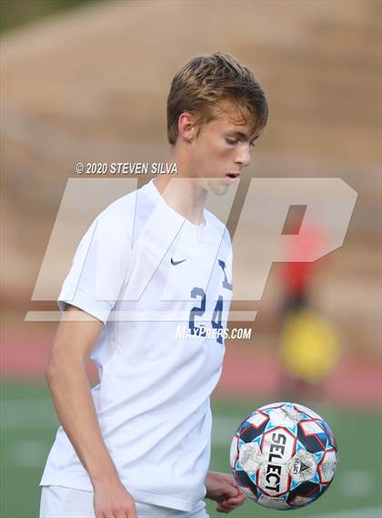 Thumbnail 2 in Loyola vs. Torrey Pines (CIF SoCal Regional D1 Semifinal) photogallery.