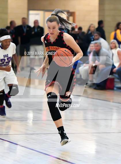 Thumbnail 2 in St. Francis vs. Sacramento (Nike Tournament of Champions) photogallery.