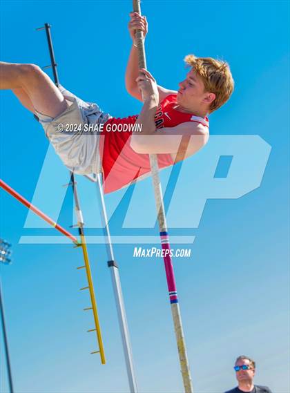 Thumbnail 2 in Skyridge Tri Meet (Pole Vault) photogallery.