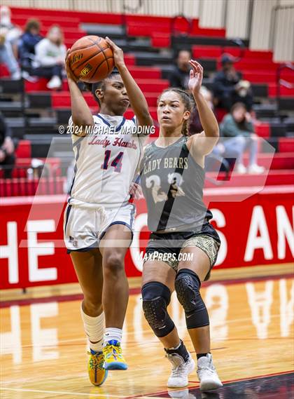 Thumbnail 2 in Hardin-Jefferson vs. Little Cypress-Mauriceville photogallery.