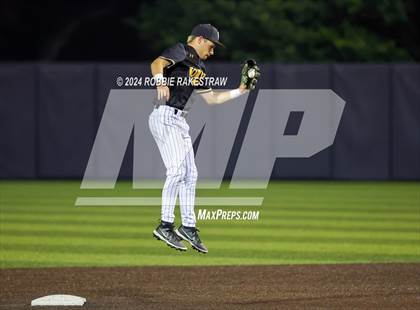 Thumbnail 2 in Lone Star vs. Forney (UIL 5A Regional Semifinal Playoff) photogallery.
