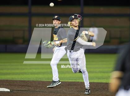 Thumbnail 2 in Lone Star vs. Forney (UIL 5A Regional Semifinal Playoff) photogallery.