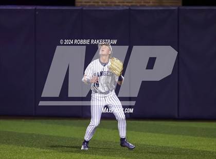 Thumbnail 3 in Lone Star vs. Forney (UIL 5A Regional Semifinal Playoff) photogallery.