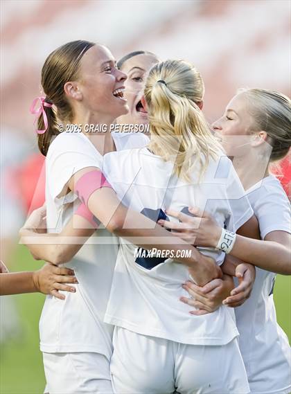 Thumbnail 3 in Lone Peak vs. Syracuse (UHSAA 6A Final) photogallery.