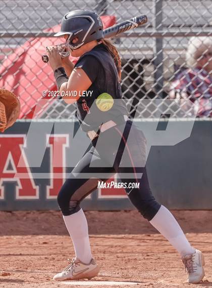 Thumbnail 1 in Hamilton vs. Salpointe Catholic photogallery.