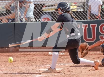 Thumbnail 1 in Hamilton vs. Salpointe Catholic photogallery.