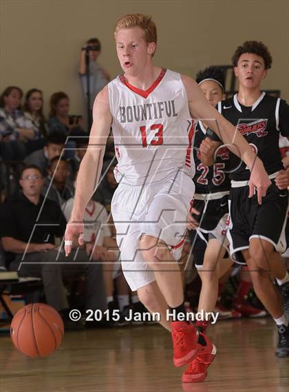 Thumbnail 2 in Bountiful vs. Sacramento Country Day (MaxPreps Holiday Classic) photogallery.