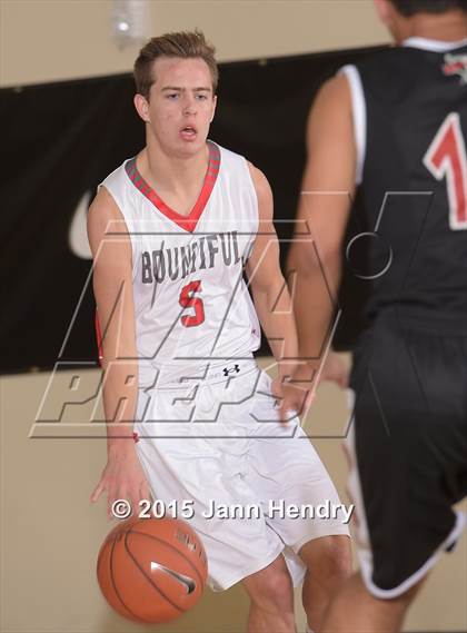 Thumbnail 3 in Bountiful vs. Sacramento Country Day (MaxPreps Holiday Classic) photogallery.