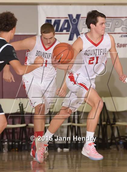 Thumbnail 3 in Bountiful vs. Sacramento Country Day (MaxPreps Holiday Classic) photogallery.