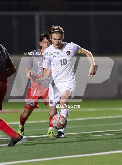 Thumbnail 1 in Lee [Robert E.] vs Lake Travis (UIL 6A Region 4 Final) photogallery.