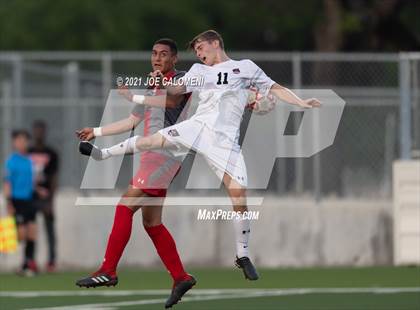 Thumbnail 2 in Lee [Robert E.] vs Lake Travis (UIL 6A Region 4 Final) photogallery.