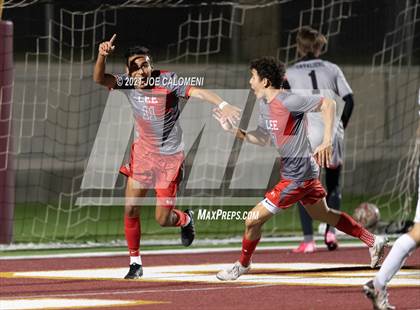 Thumbnail 3 in Lee [Robert E.] vs Lake Travis (UIL 6A Region 4 Final) photogallery.