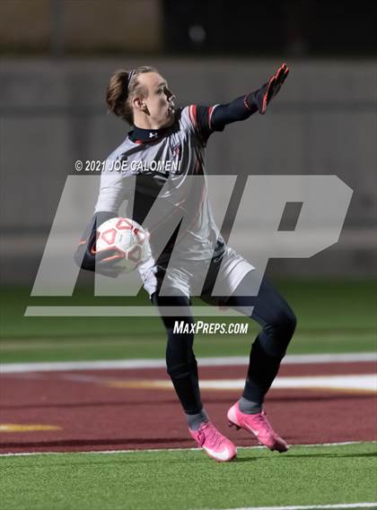 Thumbnail 1 in Lee [Robert E.] vs Lake Travis (UIL 6A Region 4 Final) photogallery.